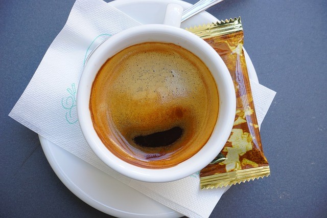 Espresso und dessen Zubereitung mit Italien im Sinn