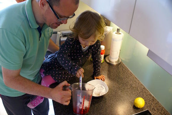Gelato mit Himbeeren zu Hause gemacht mit DeLonghi Gelataio